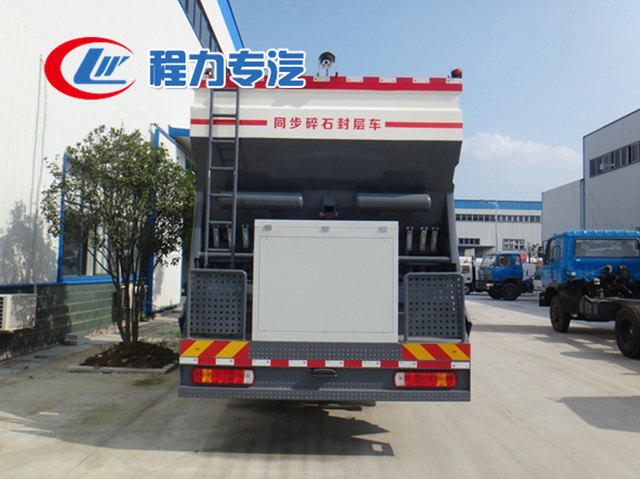 重汽前四后八同步碎石封層車