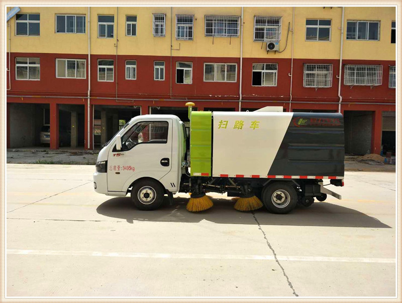 東風(fēng)國(guó)六涂逸3方掃路車